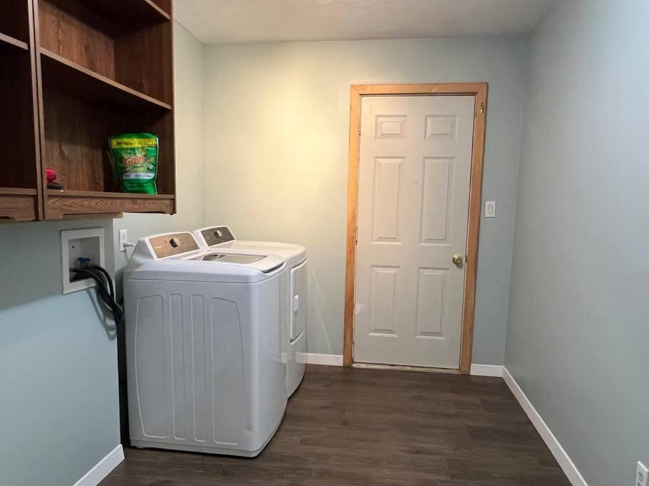 Family Friendly Cottage ☆Walking Distance To Beach 라이언스 헤드 외부 사진
