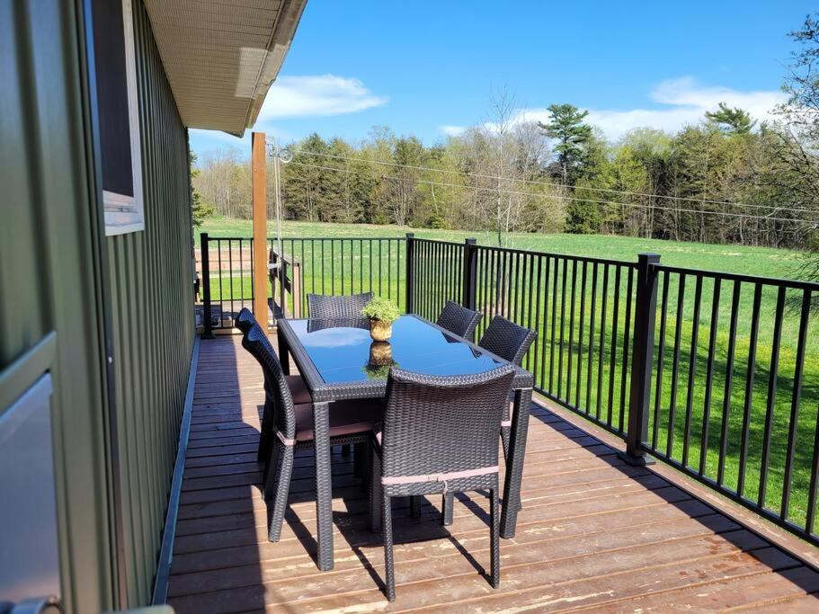 Family Friendly Cottage ☆Walking Distance To Beach 라이언스 헤드 외부 사진