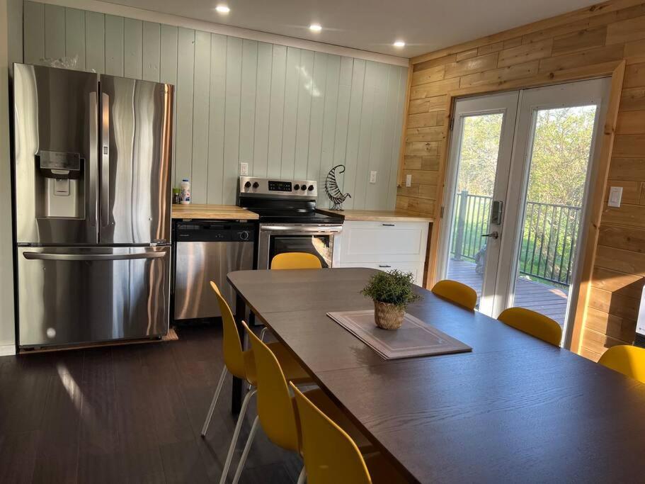 Family Friendly Cottage ☆Walking Distance To Beach 라이언스 헤드 외부 사진