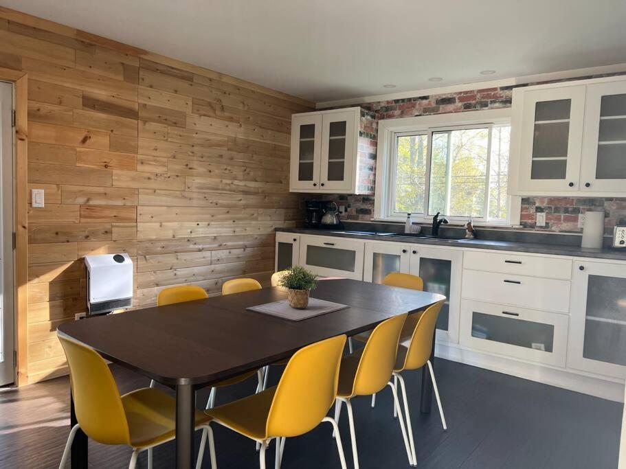 Family Friendly Cottage ☆Walking Distance To Beach 라이언스 헤드 외부 사진